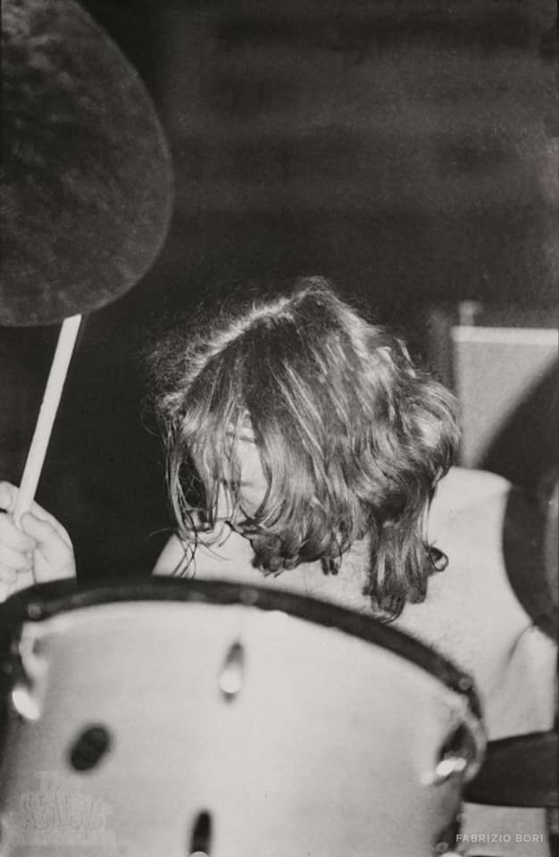 Phil Collins con i Genesis a Pesaro nel 1972